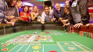 Studio live dealer Hood vs Wolf dengan kualitas HD dan multiple camera angles